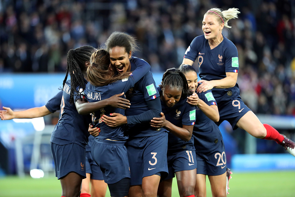 关于法国羽毛球队轻取中国羽毛球队，陶菲克制霸全场的信息