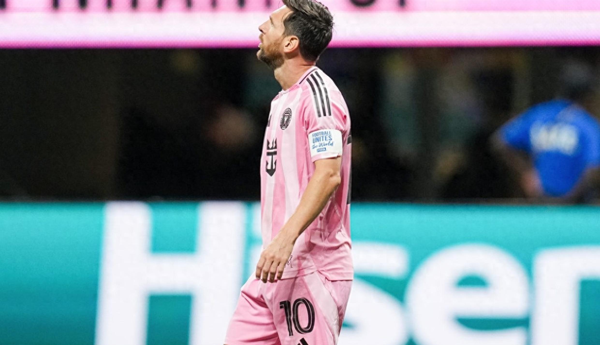 梅西连场斩获进球，巴黎球迷报以热烈鼓励的简单介绍