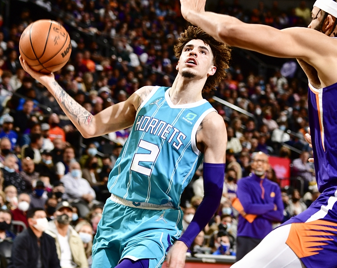 包含黄蜂实力碾压对手，赛场霸主的词条