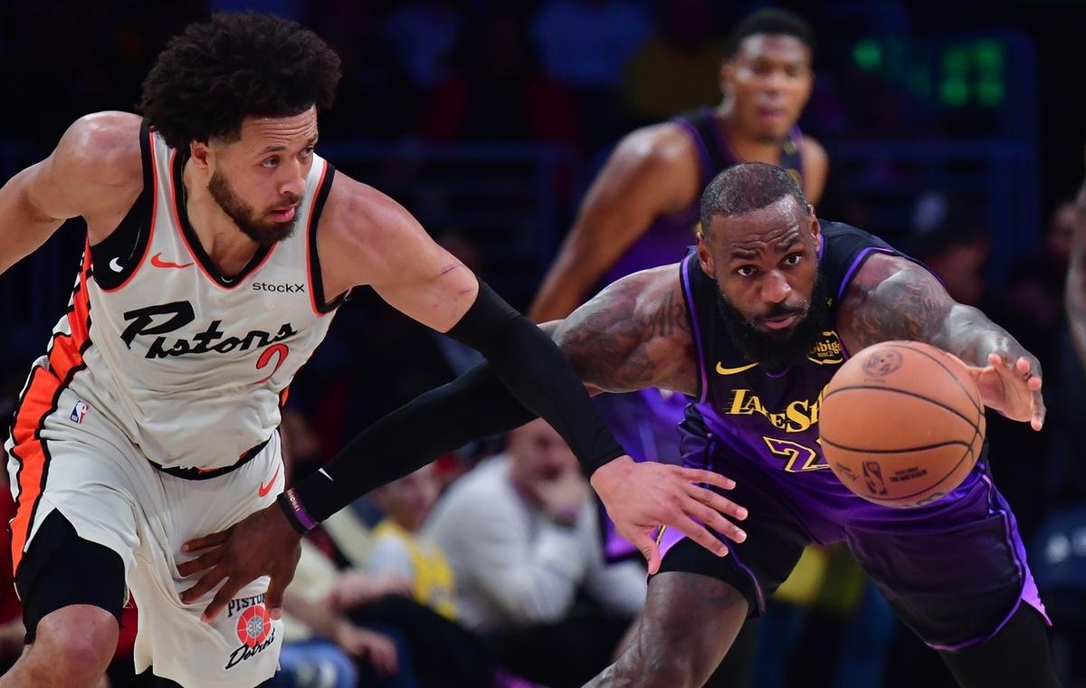 包含黄蜂实力碾压对手，赛场霸主的词条