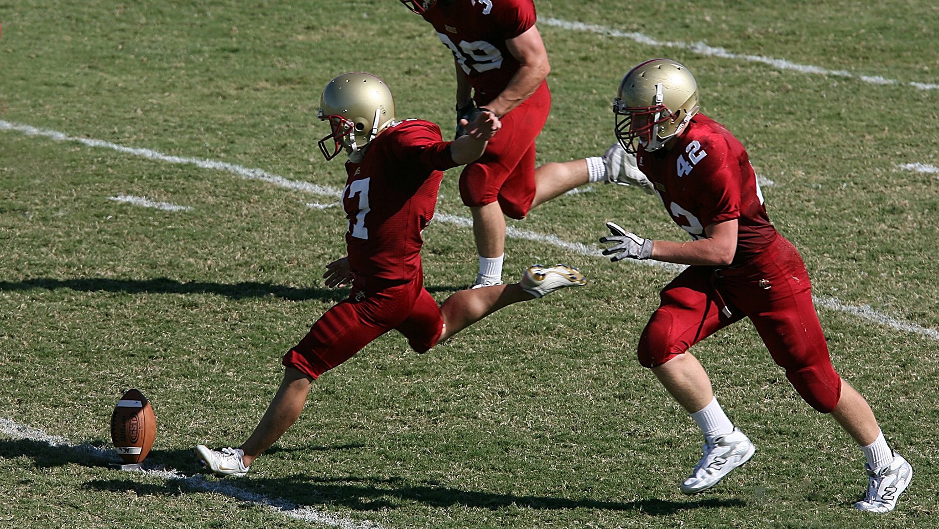 绿茵之外，篮球之夜，阿圭罗在NBA季后赛的跨界英雄时刻